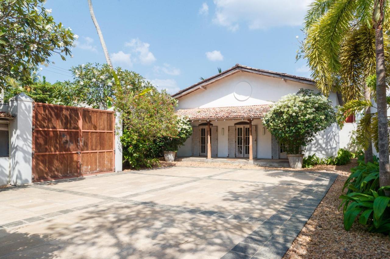 מלון Habaraduwa Central באזור Thalpe, בגודל 2500 מר, עם 4 חדרי שינה ו- 4 חדרי רחצה פרטיים מראה חיצוני תמונה